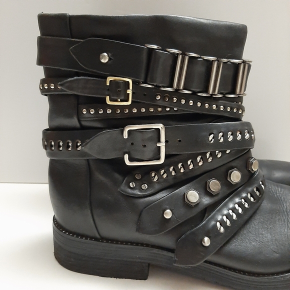 L.A.M.B. Tessa Moto Short Ankle Stud Boots Slip-On Genuine Leather Black Sz 6 M - Picture 3 of 16